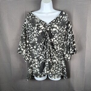 Cato 18/20W Black White Floral Blouse Twist Front Plus Size Top Short Sleeve